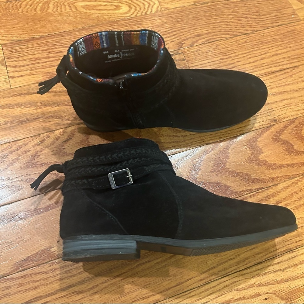 Minnetonka Dixon Black Suede Western Ankle Boots Women’s 8.5 Festival Boho Zip - Picture 3 of 10